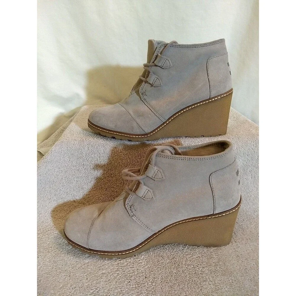 Tom's Women's Suede Wedge Lace Up Ankle Booties Gray Taupe Size W 9 Edgy